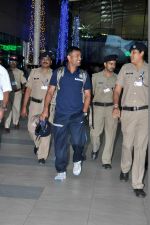 Mahendra Singh Dhoni snapped at the airport in Mumbai on 9th Nov 2013